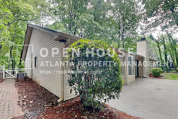 1110 Lake Dr — Photo 21