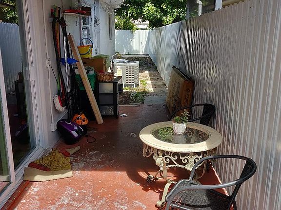 4th image of 155 NE 56th Ct