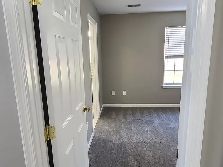 230 Crown Ct — Photo 27