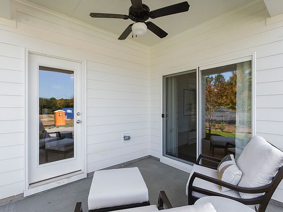These photos are representative of this floor plan, but all options may not be available in every co