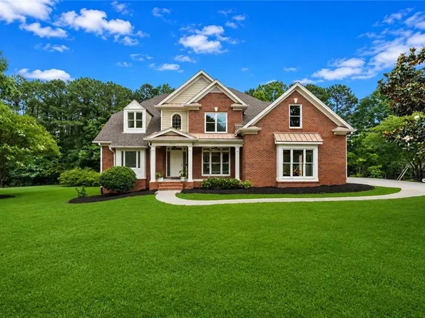 388 Della Walk Ct SW, Lilburn, GA 30047