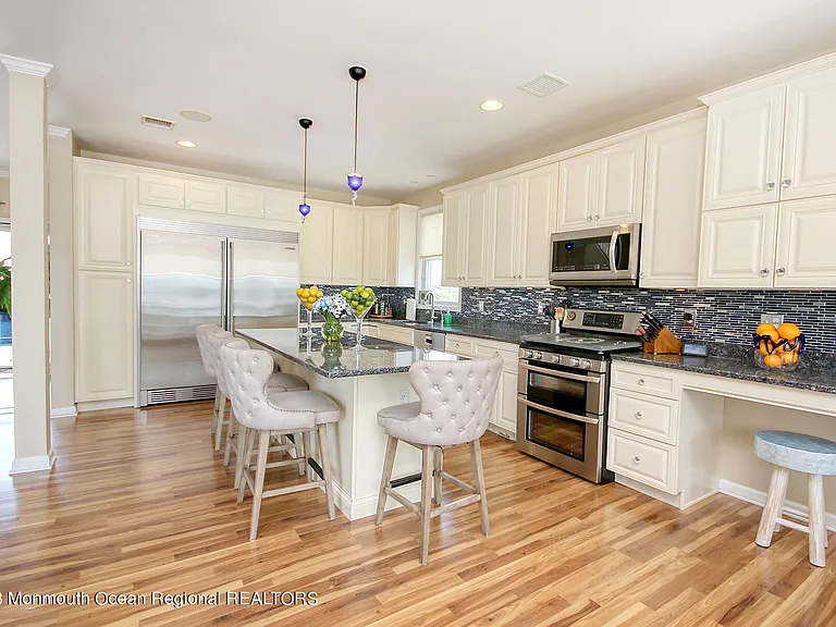 207 Ceylon Ave — Photo 9