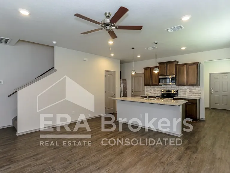 239 Green Valley Dr — Photo 5