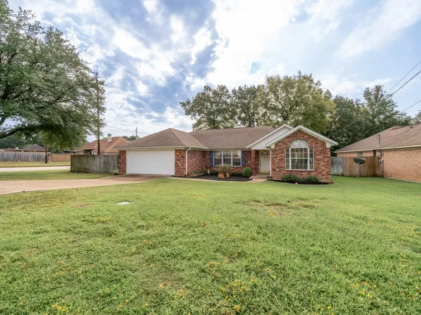 3720 Camelot Ct, Longview, TX 75605