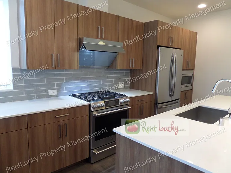 4304 Evanston Ave N — Photo 11