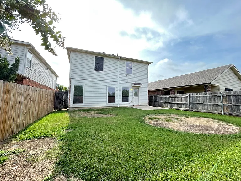 5913 Missy Ln — Photo 16