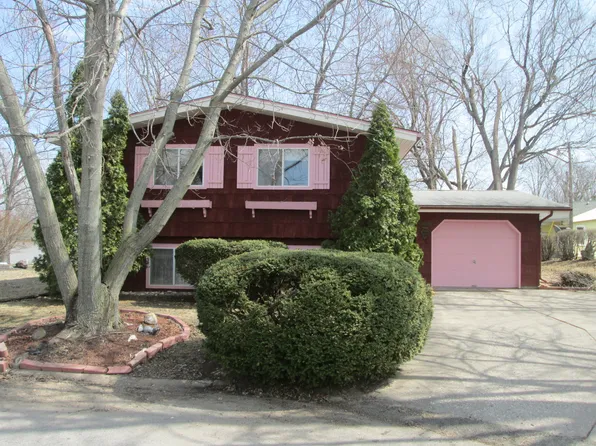 819 N 2nd St, Monmouth, IL 61462