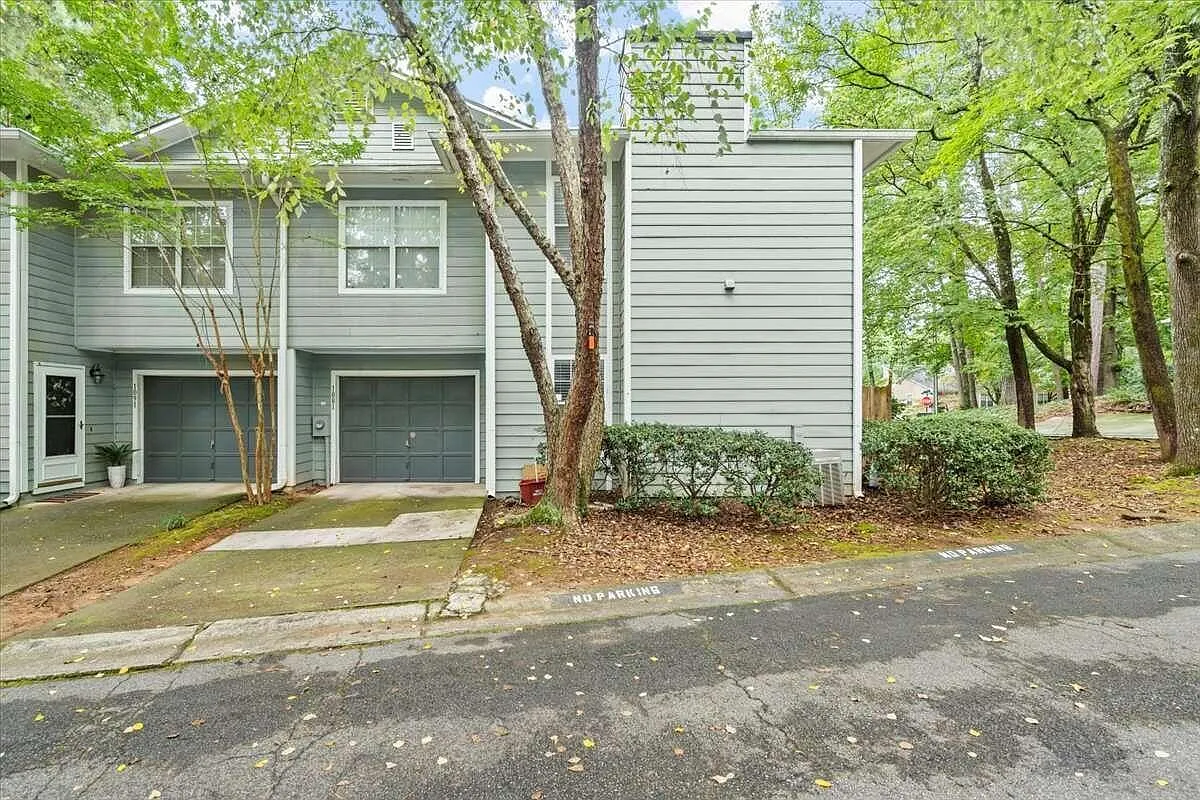 1081 Ashmore Trce photo 1