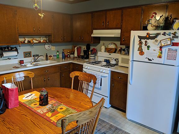 3rd image of 24238 W Main St