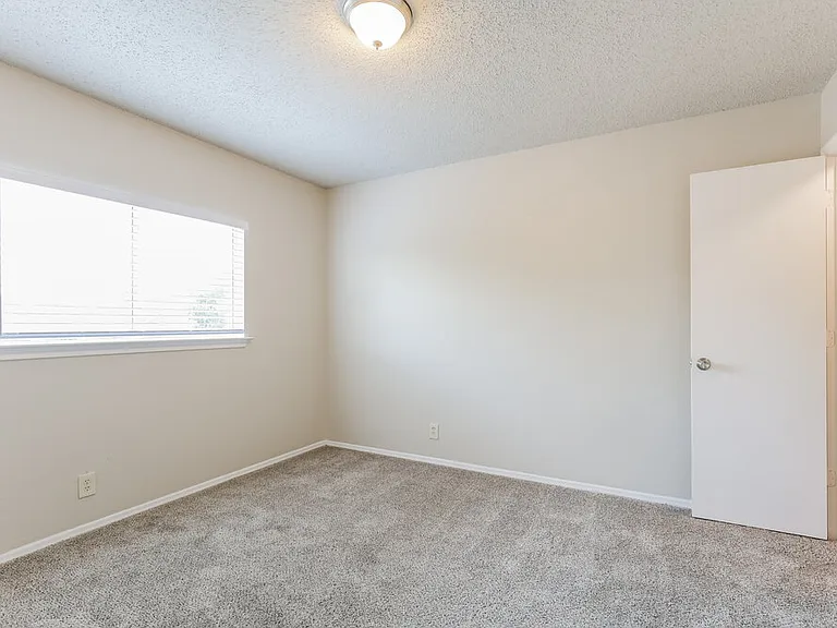 6102 Candletree — Photo 14