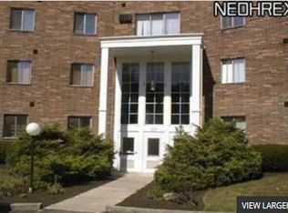 315 Solon Rd APT 101, Chagrin Falls, OH 44022