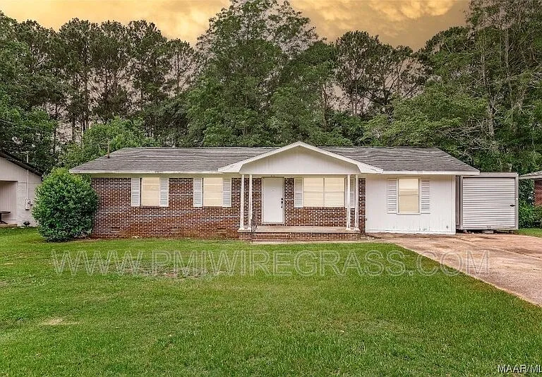203 Meadowbrook Dr — Photo 1
