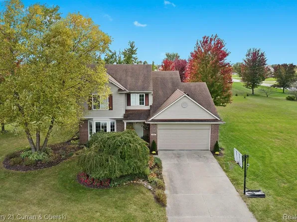 9009 N Pheasant Ridge Ln, Saline, MI 48176