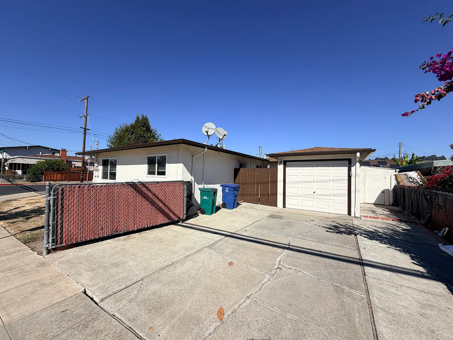 303 Berry Ave — Photo 4