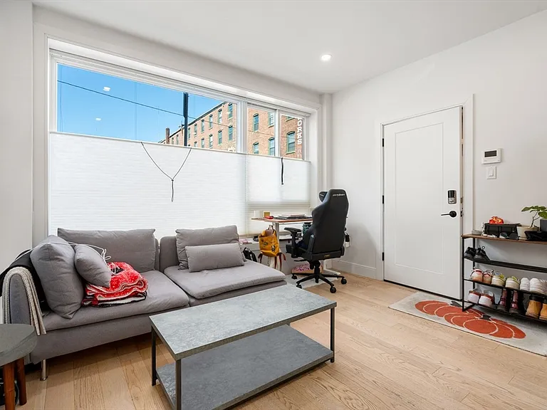 71 Border St #2 — Photo 4