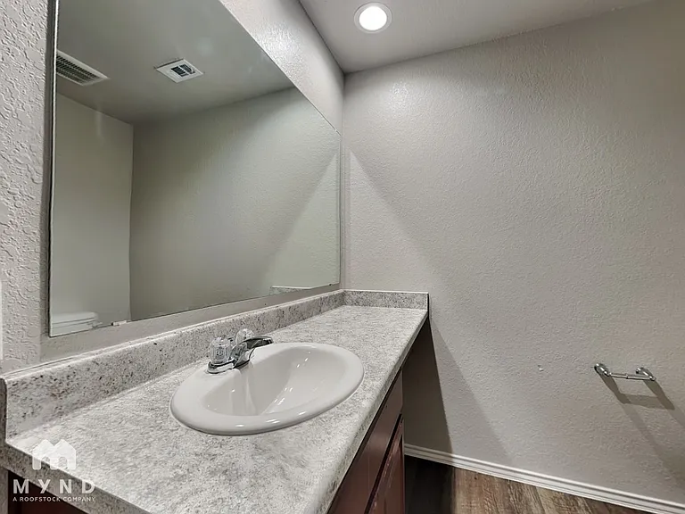 247 Stevens Smt — Photo 15