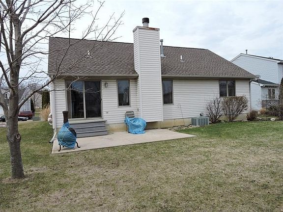 4th image of 371 Woodland Dr W