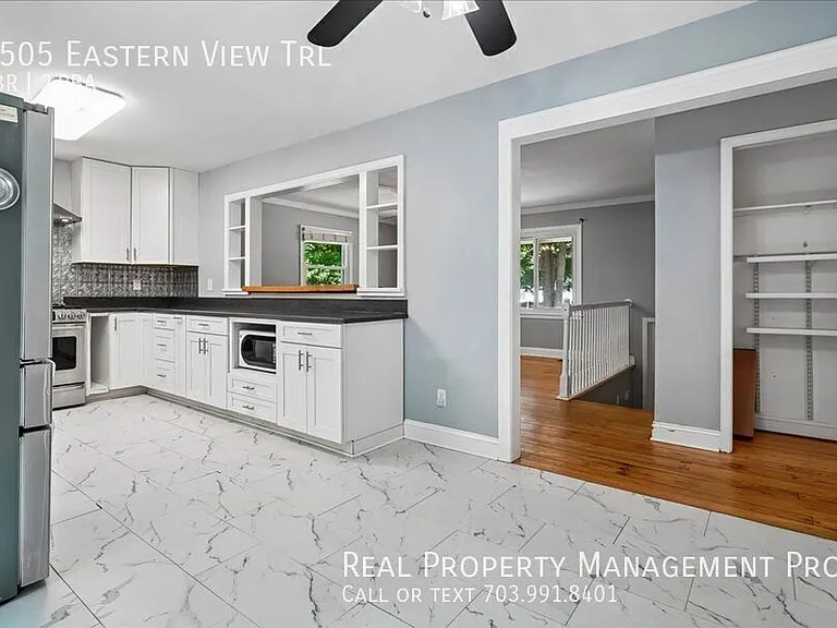 9505 Eastern View Trl — Photo 8