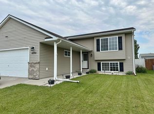 6050 24th St S, Fargo, ND 58104