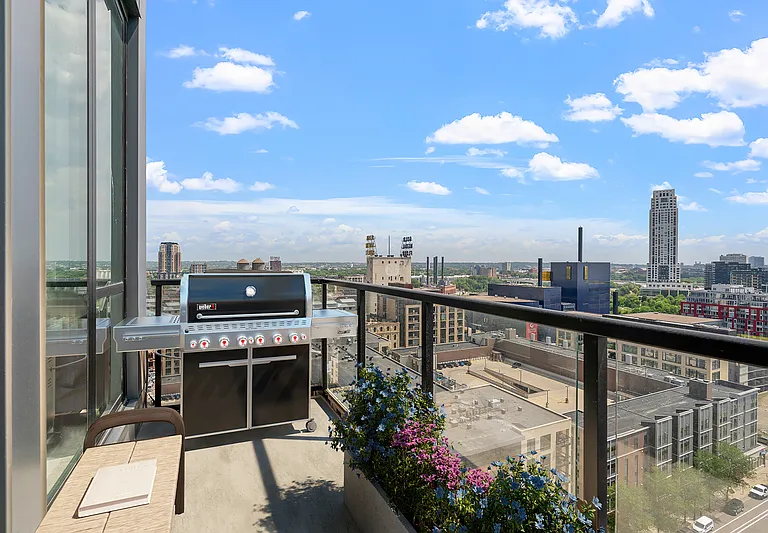 240 Park Avenue — Photo 4