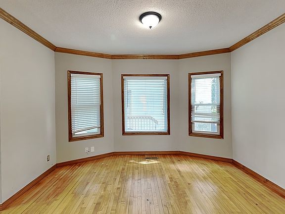 4th image of 3824 36th Ave S