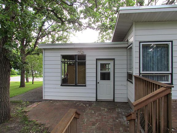 5th image of 410 Willow St E