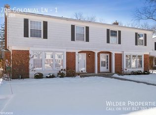 1708 Colonial Ln #1, Winnetka, IL 60093