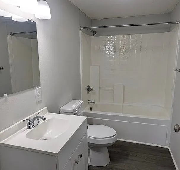 907 Bennett St — Photo 15
