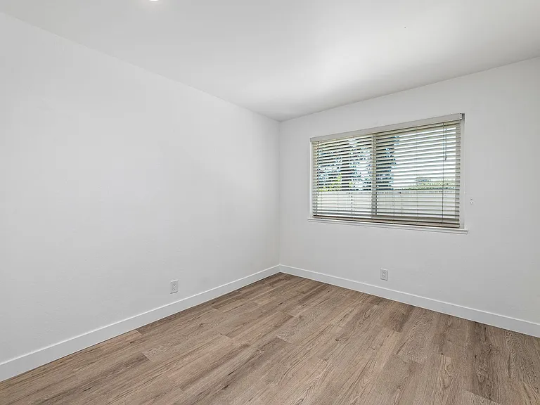 2466 Golzio Ct #4 — Photo 12