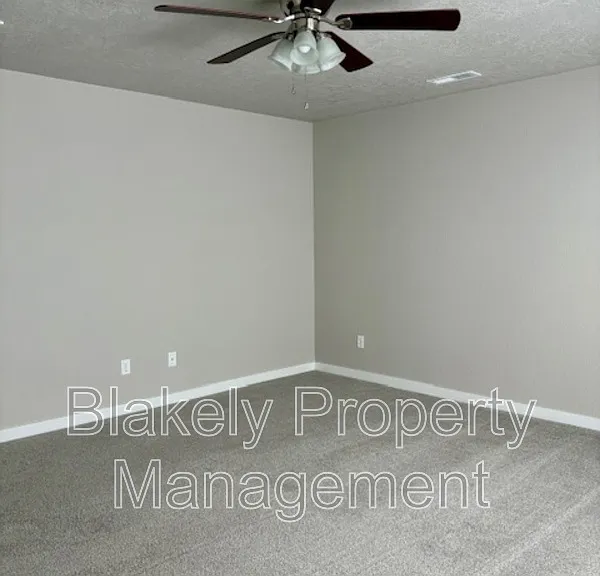 645 SW Inby St — Photo 11