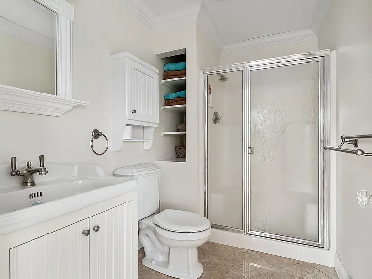 140 Community Dr — Photo 11