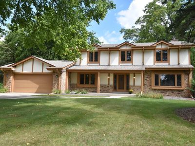 2370 Macaulay DRIVE, Brookfield, WI, 53045