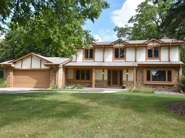 2370 Macaulay DRIVE, Brookfield, WI 53045