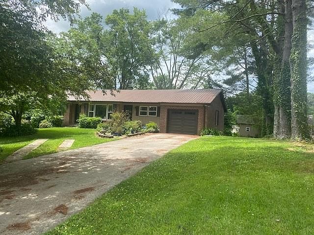 1st image of 2740 Lake Valley Dr