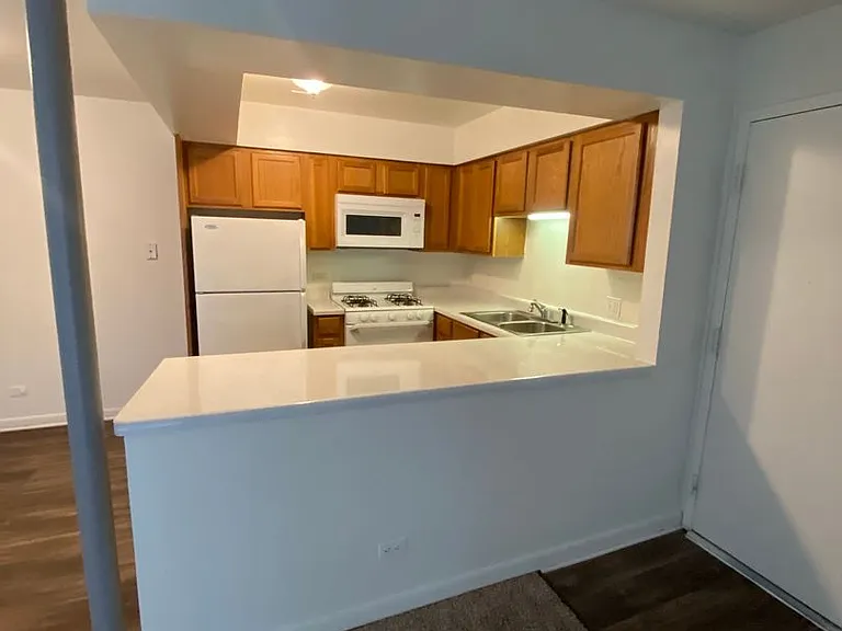 871 Burnham Dr — Photo 1