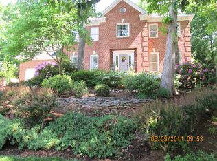 10 Heathrow Ct, Greensboro, NC 27410