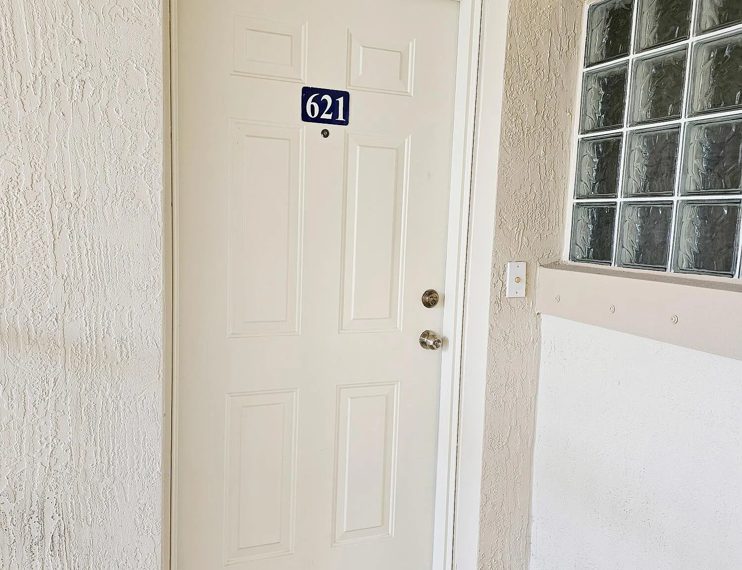 3 bed, 2.0 bath, 999 sqft, $2,250 — Photo 2