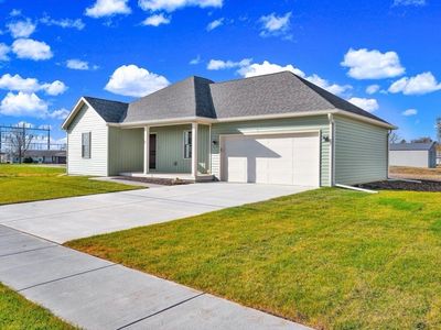 210 S Oak St, El Paso, IL, 61738