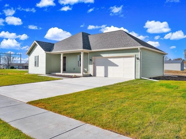 210 S Oak St, El Paso, IL 61738