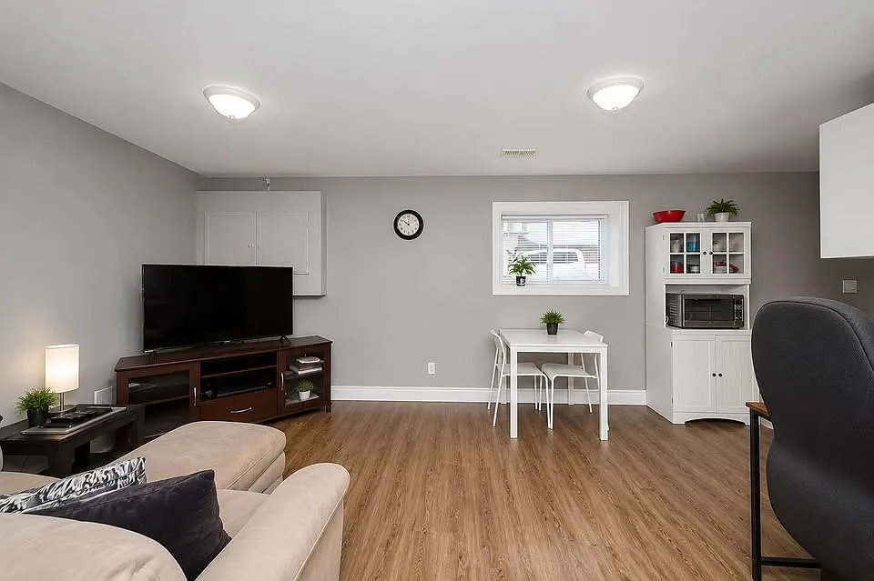 1 bed, 582 sqft, $1,695 — Photo 3