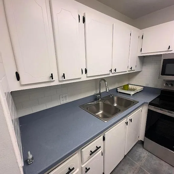 226 W Canterbury Dr #J — Photo 4