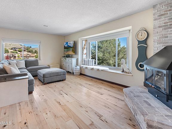 4th image of 722 SUNRISE Boulevard