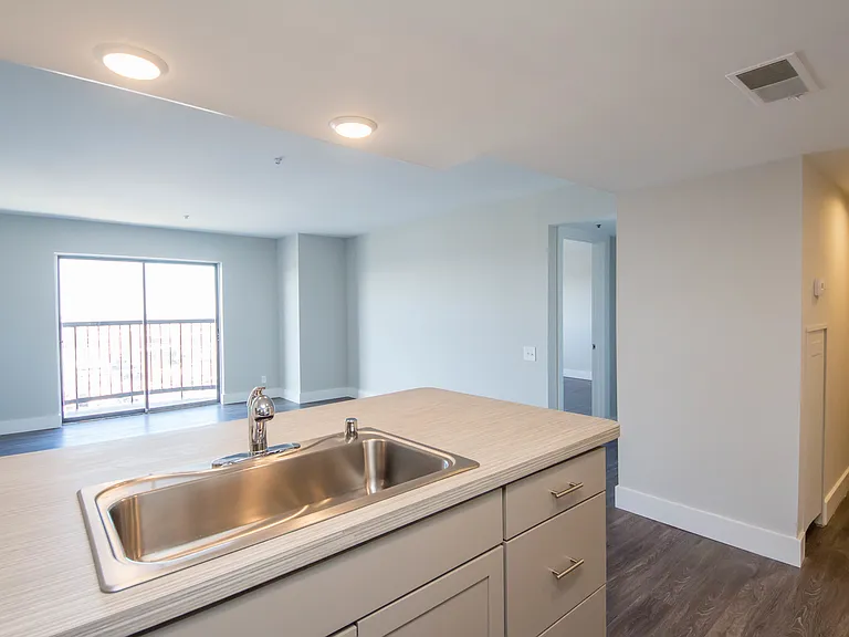 Park Plaza Apartments — Photo 13