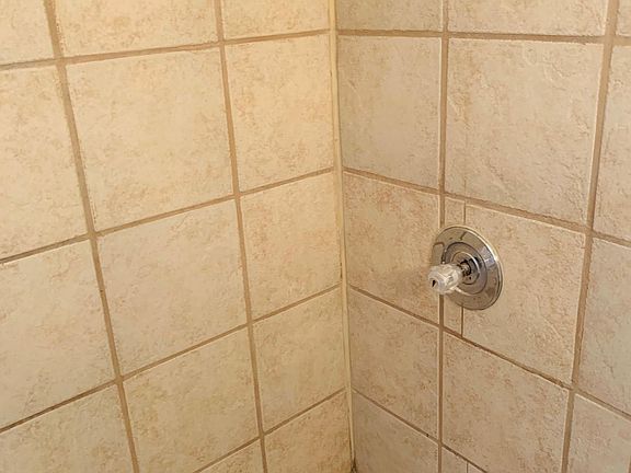 5th image of 4806 S Broadway Floor 1