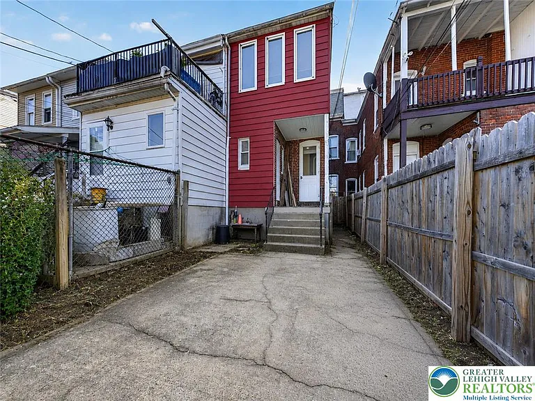 121 S 14th St — Photo 25