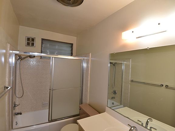 4th image of 227 N Kenwood St APT 2