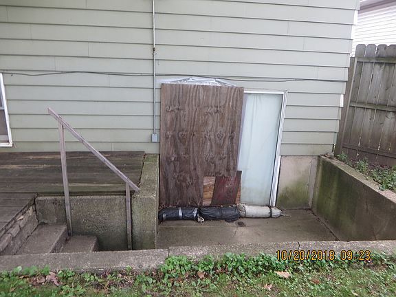 4th image of 324 E Clarendon Dr