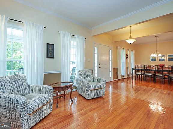 4th image of 8879 Tenbury Ct