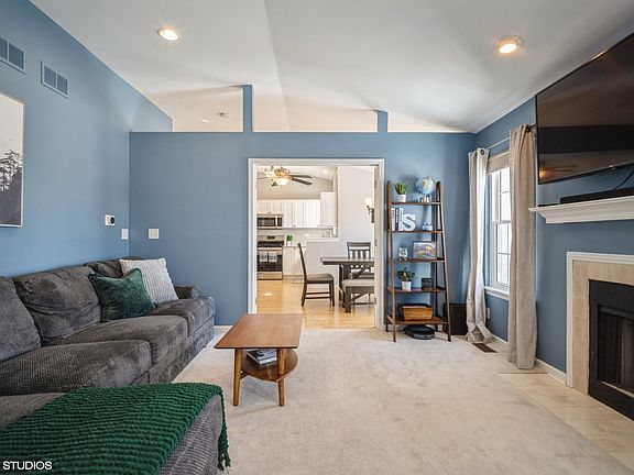 4th image of 822 Kalamazoo Cir