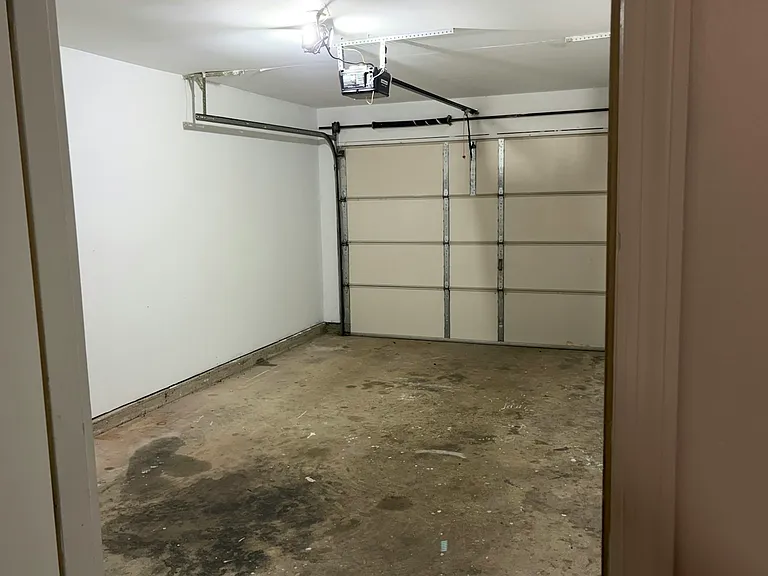 119-121 Michael Ave #121 — Photo 14